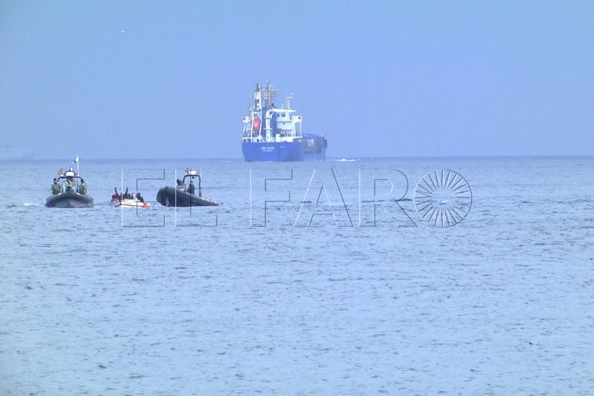 guardia-civil-rescate-inmigrantes