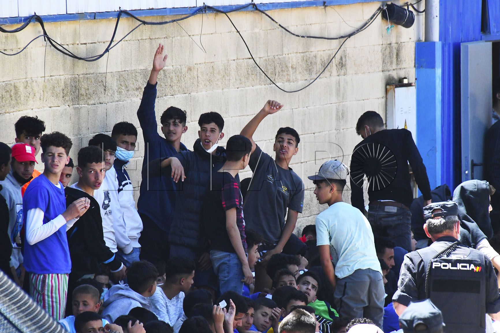 menores-naves-tarajal-entrada-inmigrantes-1