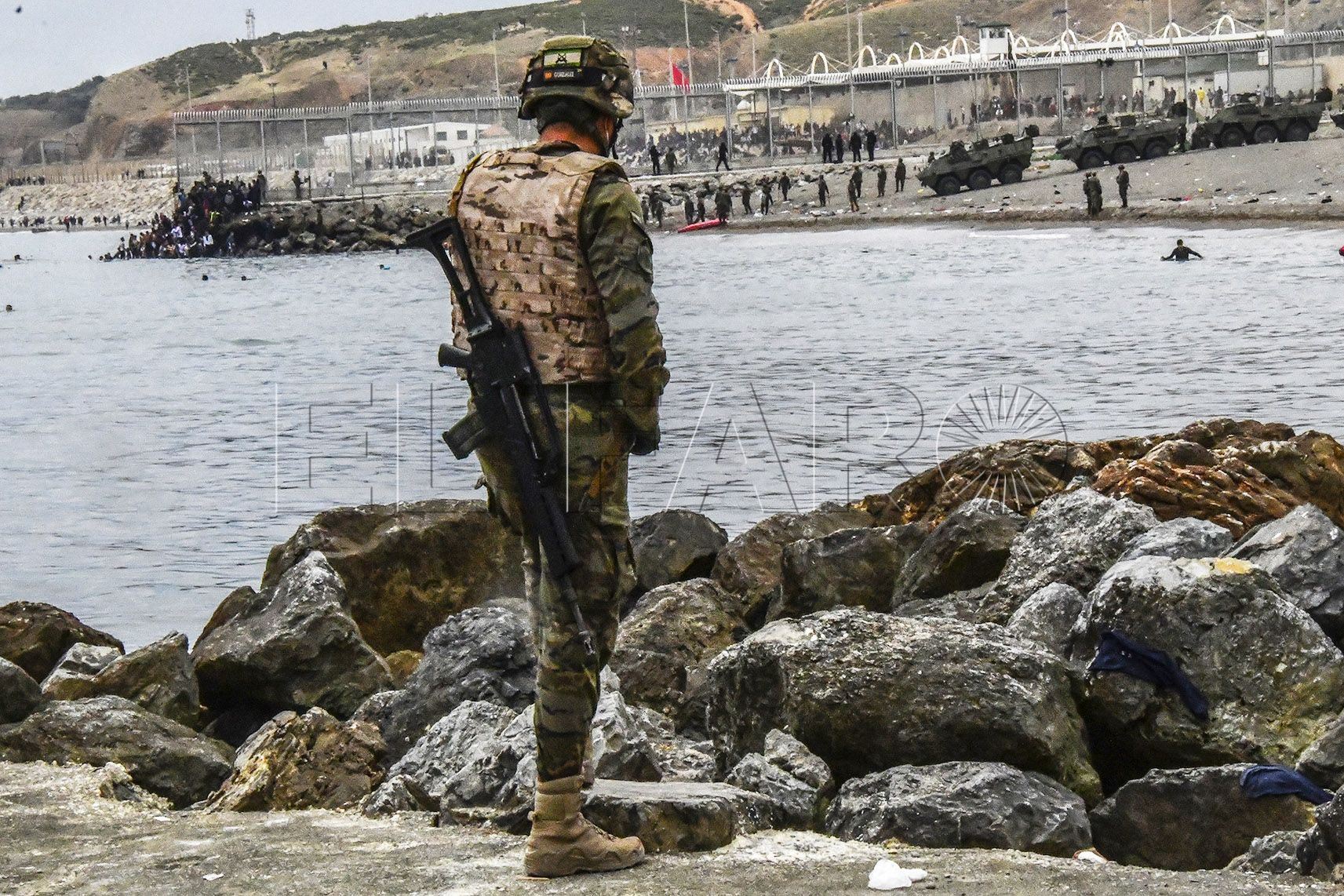 militares-espigon-tarajal-crisis-migratoria