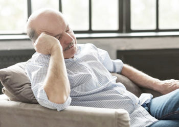 siesta en sillón