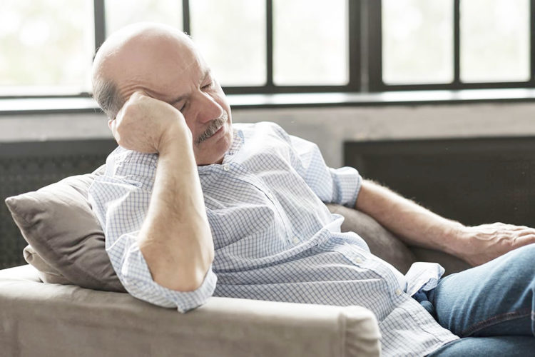 siesta en sillón