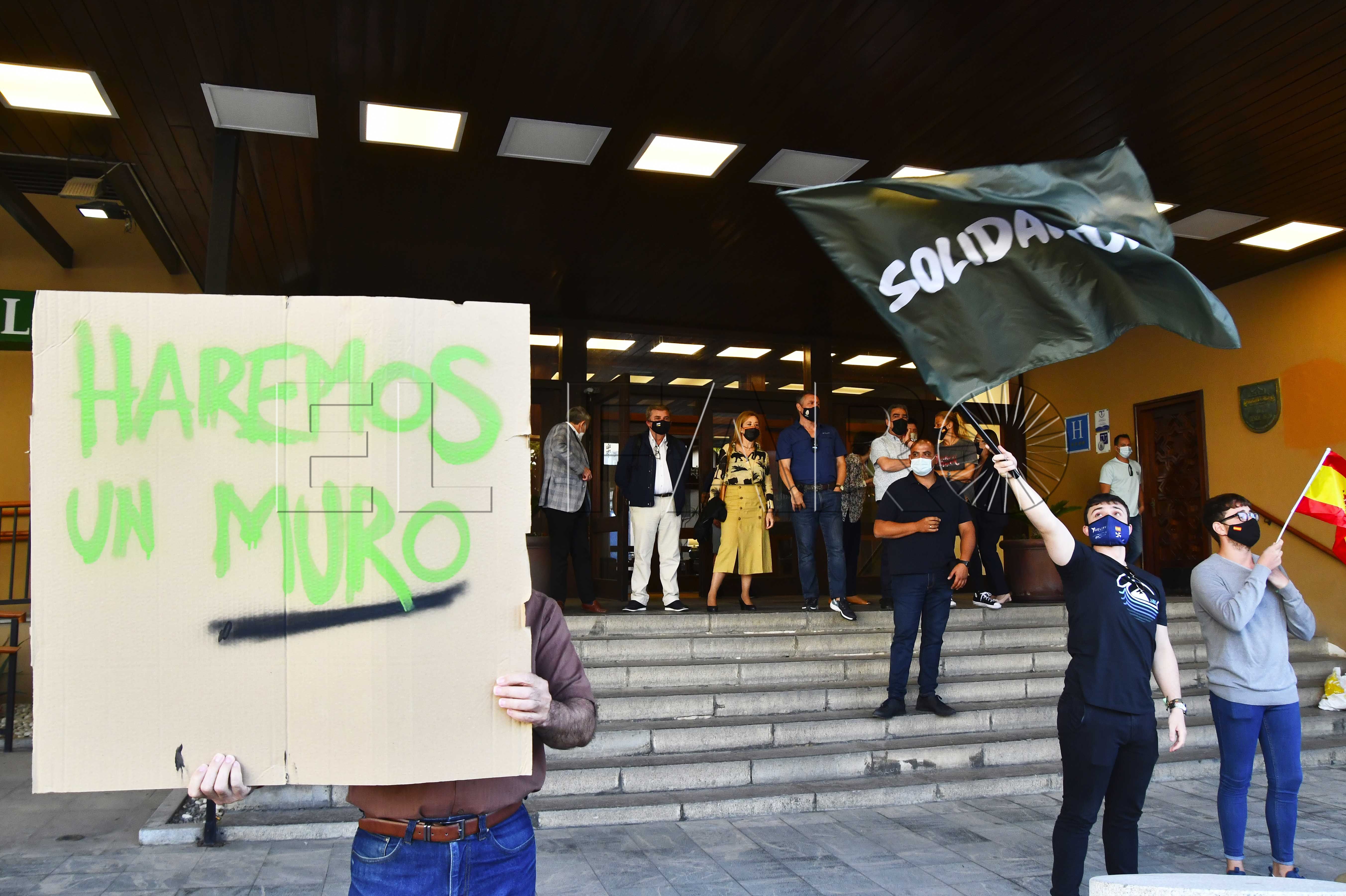 vox-haremos-muro-parador-muralla