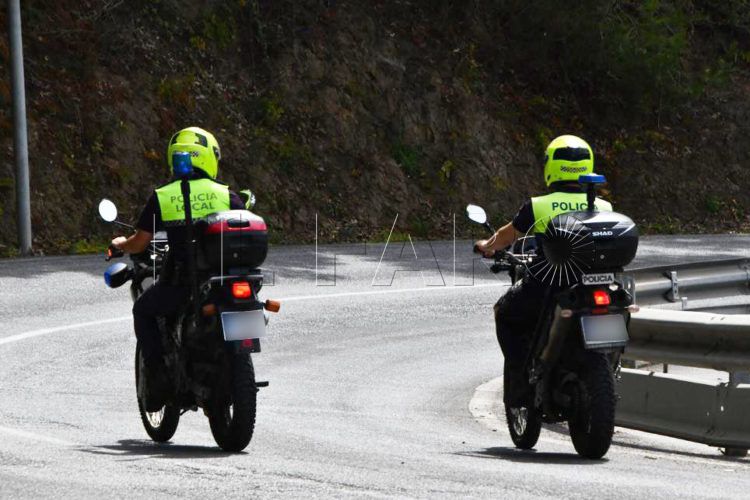 policia-local-camiones-escolta-monte-hacho-2