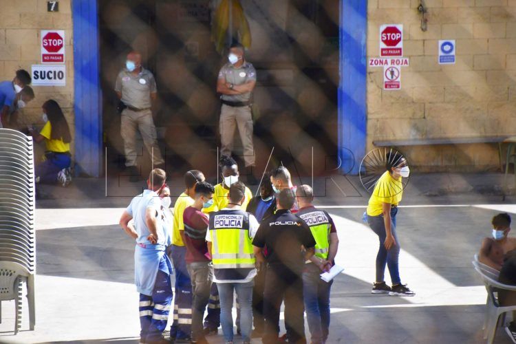 policia-seguridad-nave