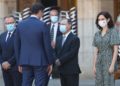 vivas-saluda-pedro-sanchez-conferencia-presidentes