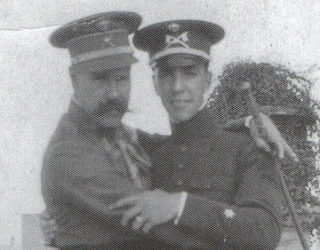 El general Silvestre y su hijo. El general Fernández Silvestre con su hijo Manuel Fernández-Silvestre y Duarte, aquel joven alférez que vivió el derrumbamiento,  la retirada de Annual y la trágica desaparición de su padre.