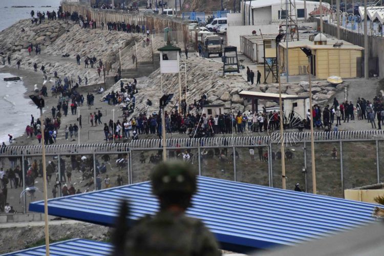 entrada-miles-inmigrantes-frontera-mayo