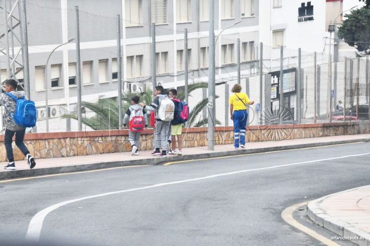 mena-menores-inmigrantes-acuden-instituto-1