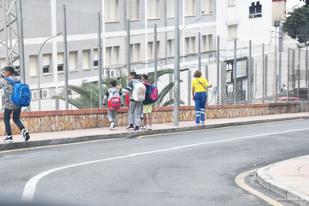 mena-menores-inmigrantes-acuden-instituto-1