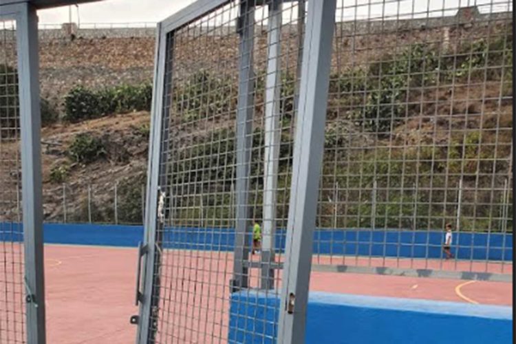 puerta-pista-deportiva-sarchal