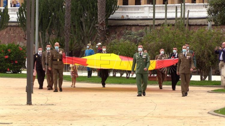 izado-bandera-fiesta-nacional--018