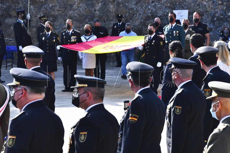 policia-nacional-bandera