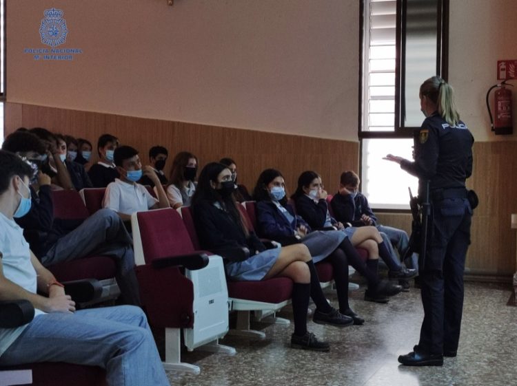 charla-policia-nacional-001