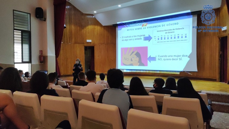 charla-policia-nacional-002