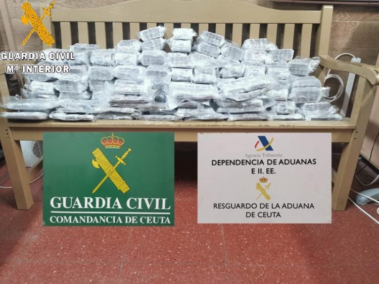 guardia-civil-hachis-liverpool-real-madrid-5