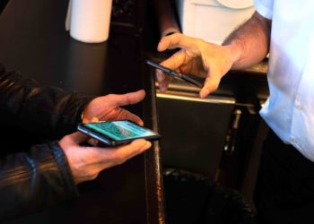 Entra en vigor el 'pasaporte' covid en bares y restaurantes de Cataluña