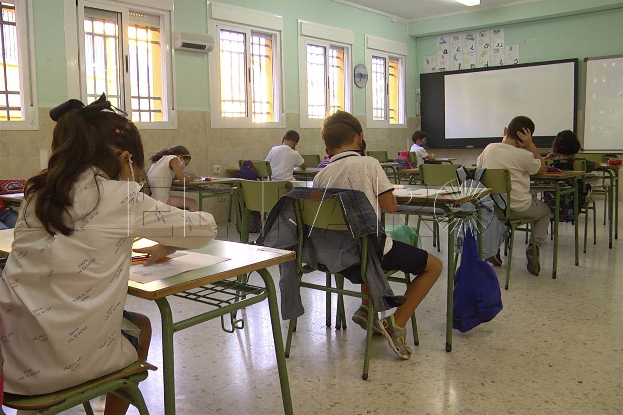 alumnos-aula-colegio-clase-coronavirus-mascarillas copia