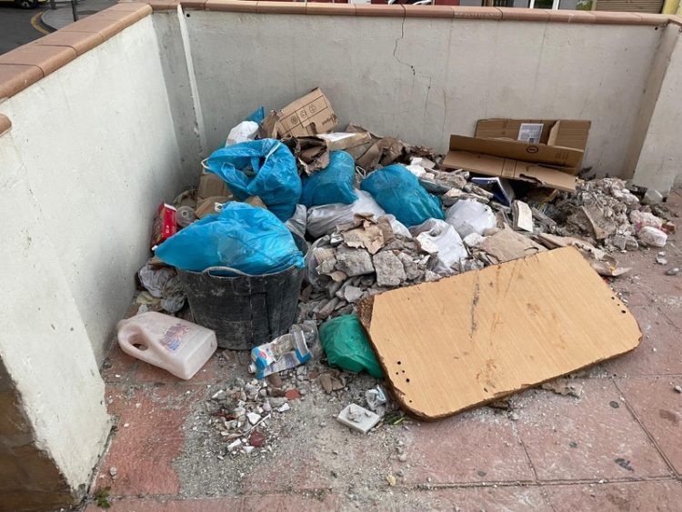 basura-escombros-suciedad-denuncia-vecinos-gallo-008