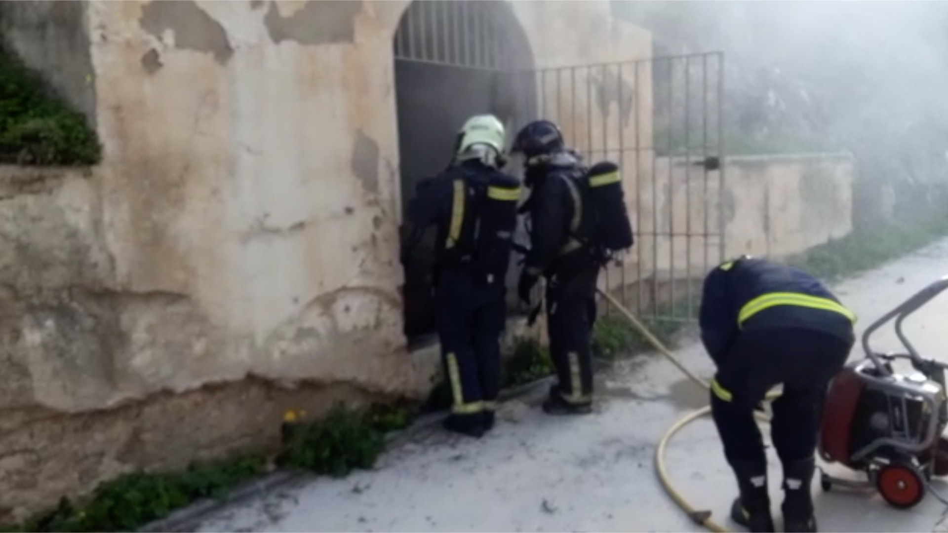 bomberos-incendio-galeria-sarchal
