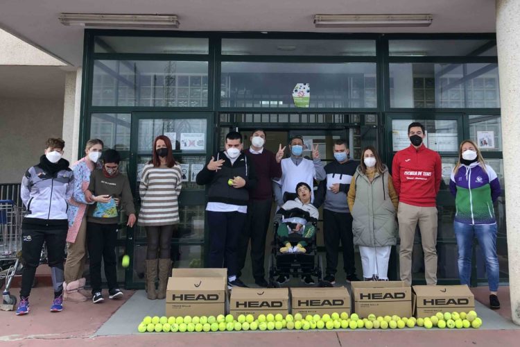 donacion-pelotas-tenis-san-antonio