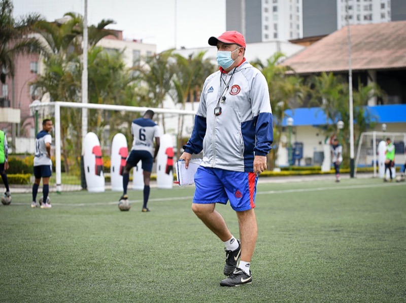 faro-deportivo-ivan-chaves-entrenador-futbol-uefa-peru-009