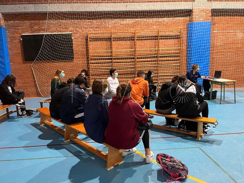 formacion-arbitral-baloncesto-pabellon-antonio-campoamor-002