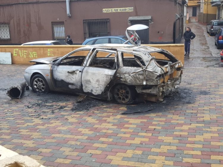 plaza-principe-coche-calcinado-003