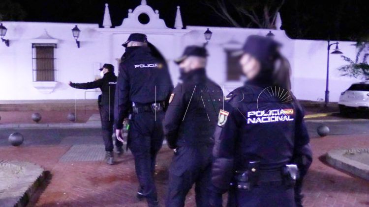 policia-nacional-poblado-marinero-1