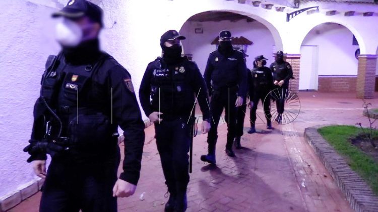 policia-nacional-poblado-marinero-2