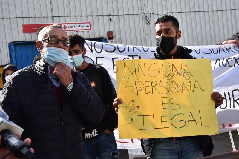 cierre-naves-tarajal-protesta-inmigrantes-011