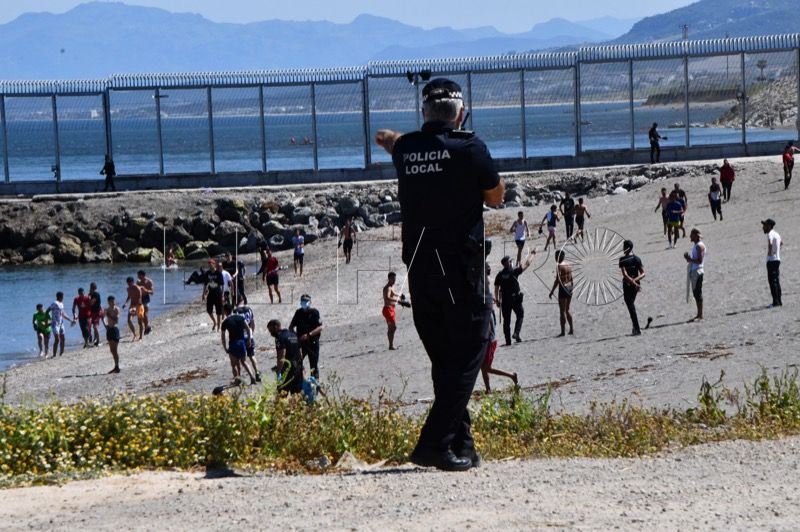 crisis-migratoria-espigon-ceuta-001