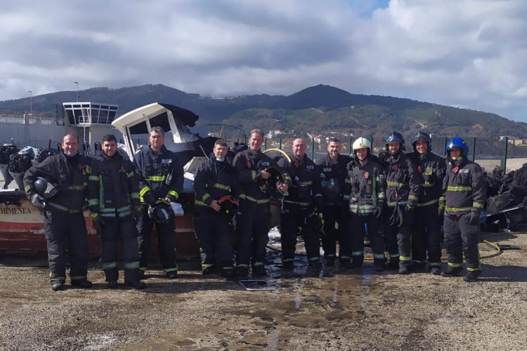 equipo-seis-bomberos-incendio-muelle-poniente