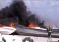 fuego-bomberos-lanchas-puerto-001