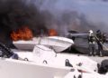 fuego-bomberos-lanchas-puerto-002