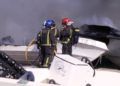 fuego-bomberos-lanchas-puerto-003