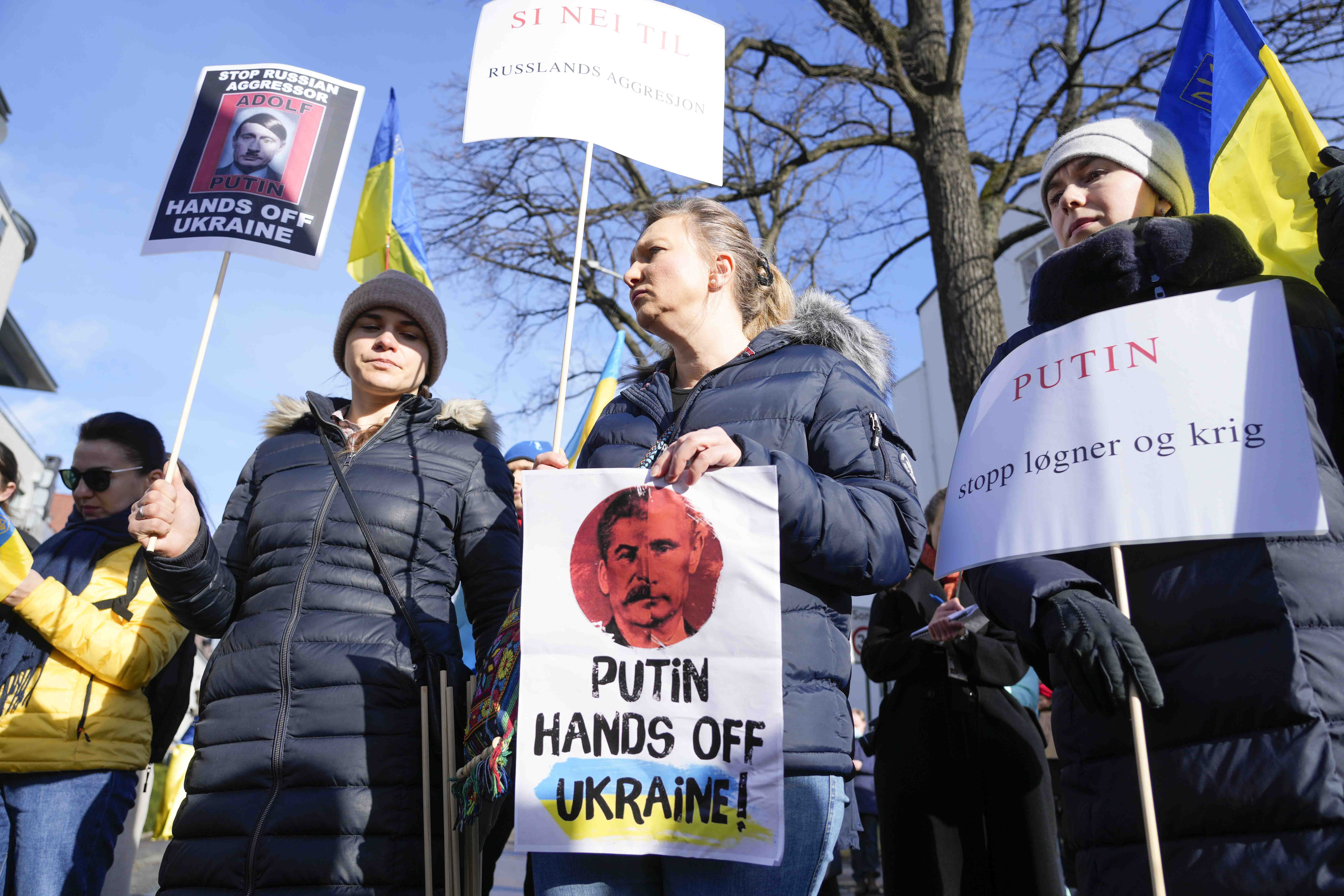 Demonstration in front of the Russian embassy in Oslo