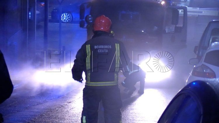 incendio-bomberos-calle-linares-edficio-calypso-015