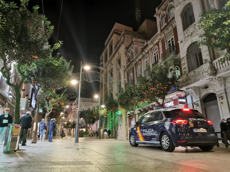 policia-centro-noche