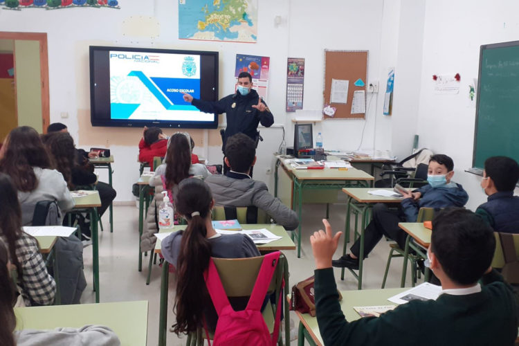 policia-nacional-charlas-andres-manjon-colegio