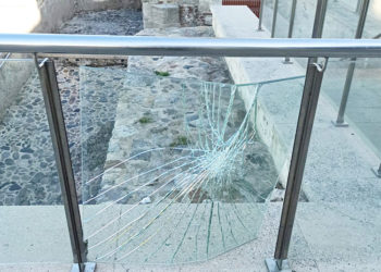 policia-nacional-destrozo-balaustrada-1