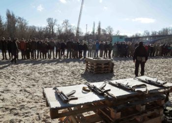 Open military exercise for civilians in Kiev