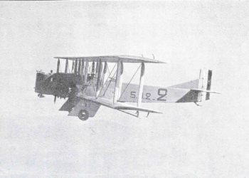 Uno de los seis gigantescos aviones franceses clase Goliat en misión de bombardeo sobre territorio enemigo en la zona sur del Protectorado después del ataque de Abd el Krim.