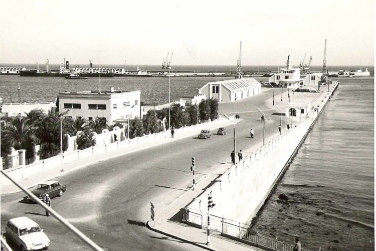 Lejana estampa del muelle España, entonces totalmente abierto a la ciudad, a principios de los años sesenta.