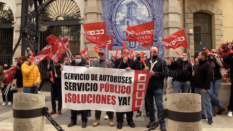concentracion-trabajadores-autobuses-hadu-almadraba-ayuntamiento-004