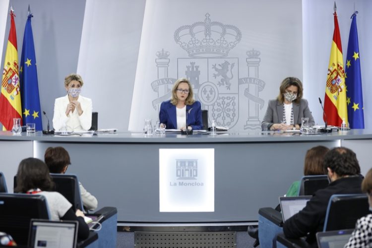 consejo-ministros-rueda-prensa-yolanda-diaz-nadia-calvino-001