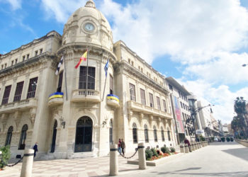 palacio-autonomico-bandera-ucrania-001