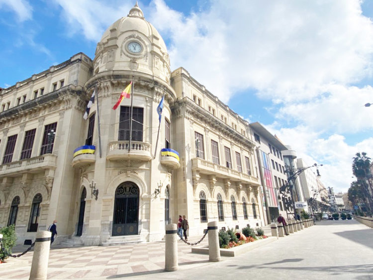 palacio-autonomico-bandera-ucrania-001