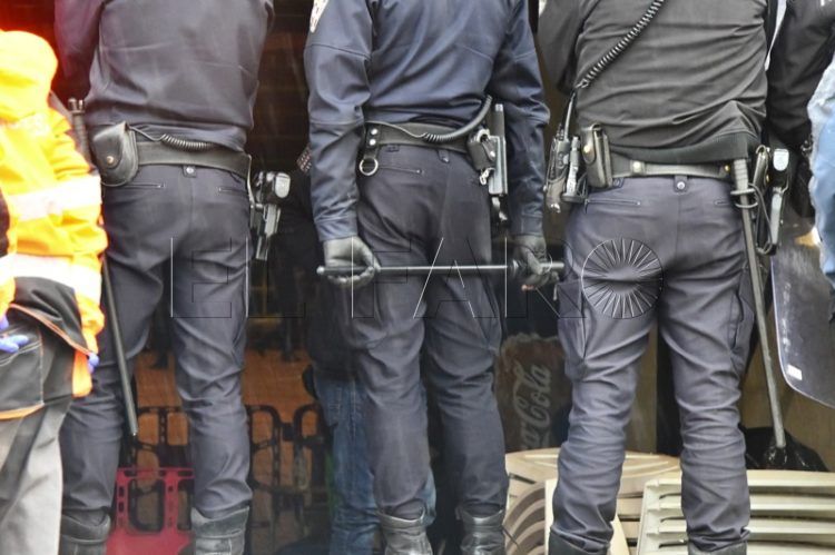 policia-local-espaldas-001