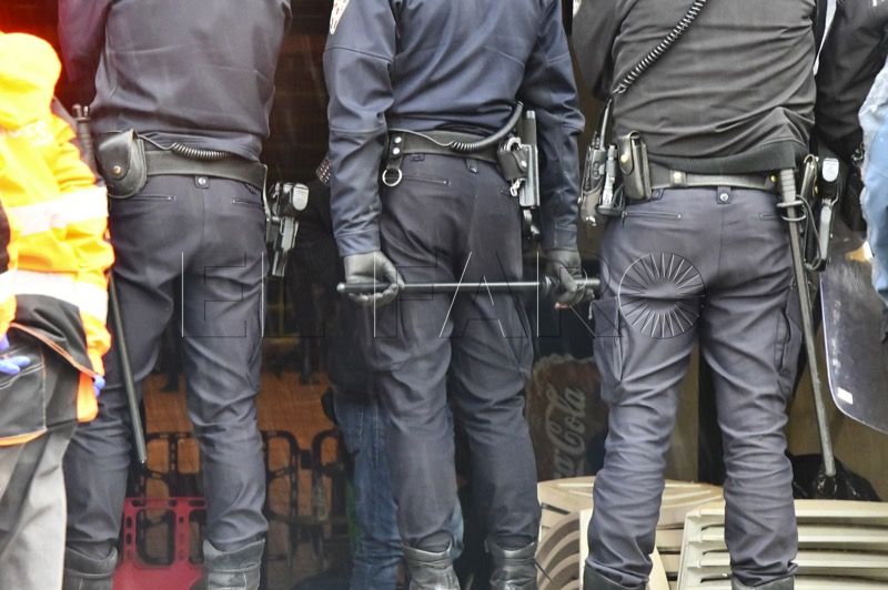 policia-local-espaldas-001
