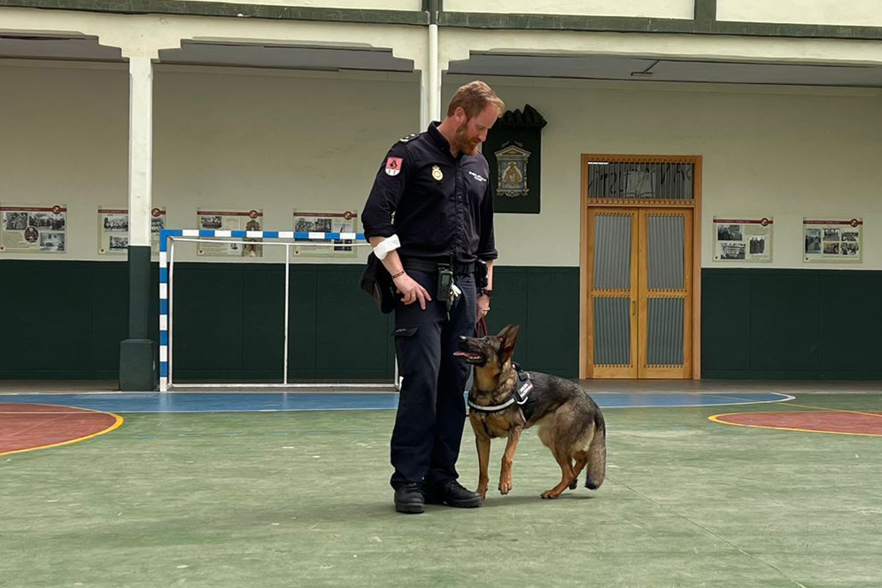 policia-nacional-charla-san-agustin-2